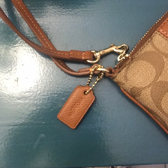 Small wristlet - Picture 2 of 7